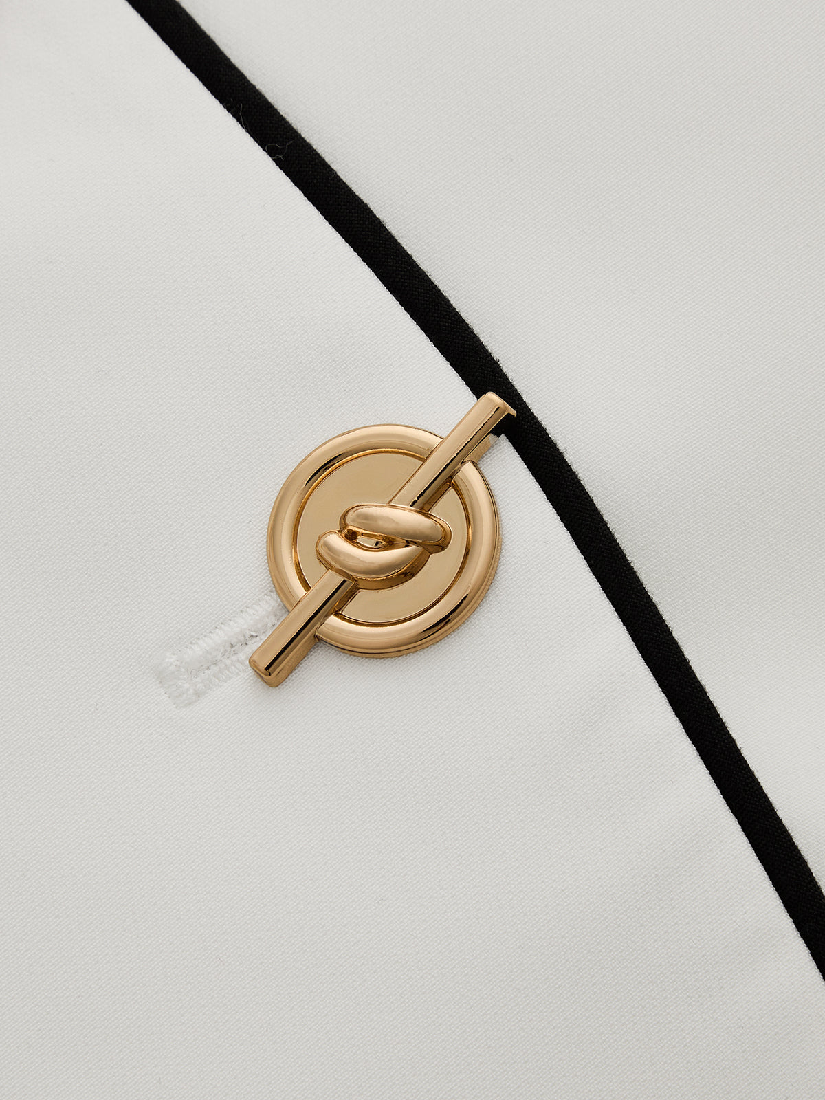 Contrast‑Trim V‑Neck Metal Button Fitted Blazer